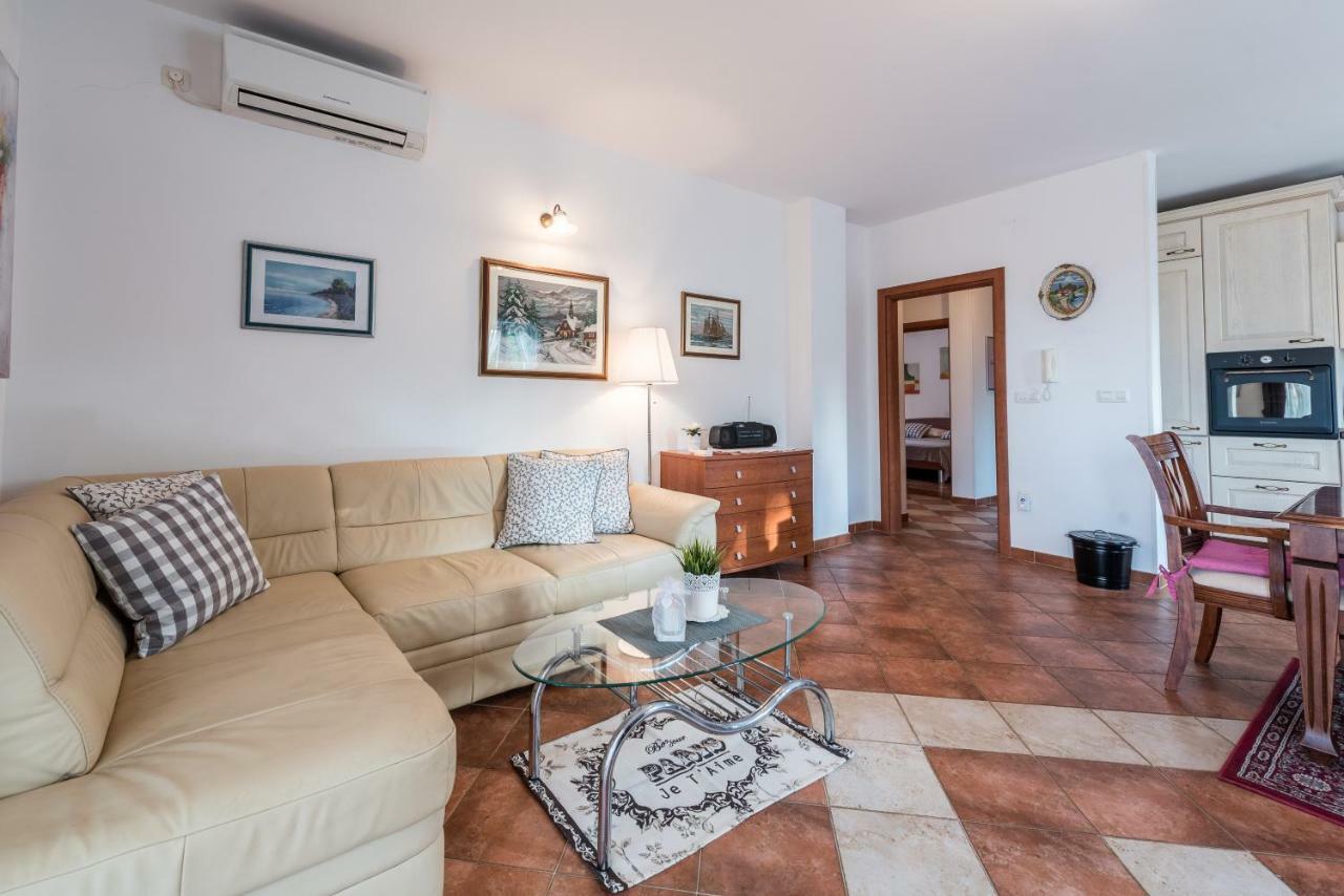 Apartments Jelavic Sutomiscica Εξωτερικό φωτογραφία