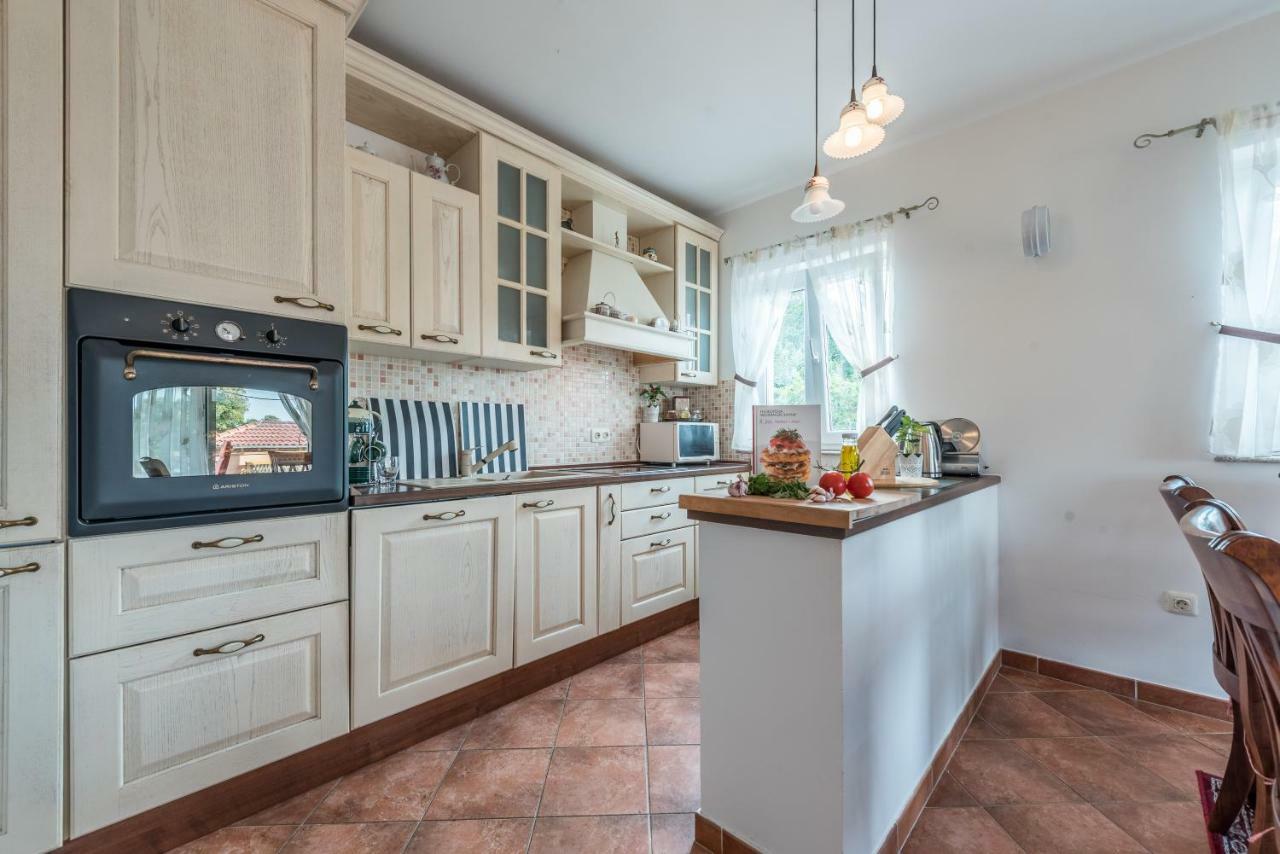 Apartments Jelavic Sutomiscica Εξωτερικό φωτογραφία