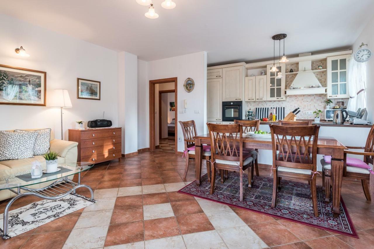 Apartments Jelavic Sutomiscica Εξωτερικό φωτογραφία